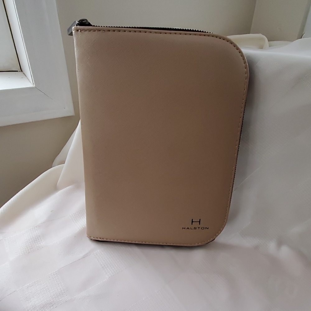 NWOT Halston Jewelry Portfolio case